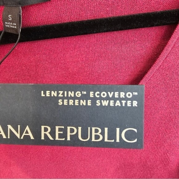 Banana Republic Women's Cranberry Wine Red Scoop Neck Fitted Sweater Size Small - Picture 5 of 7